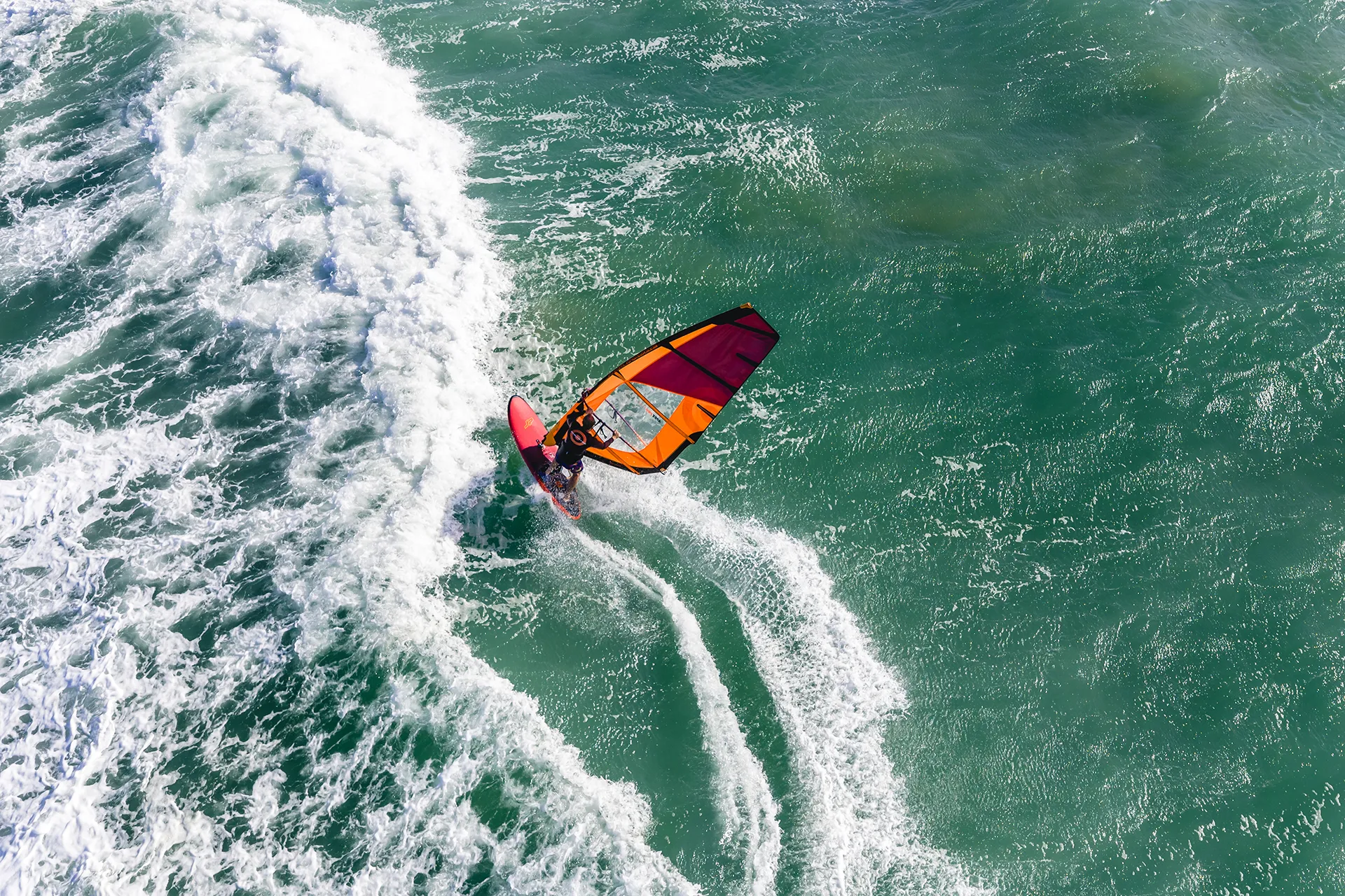 Freestyle-Wave action. Bump and Jump fun